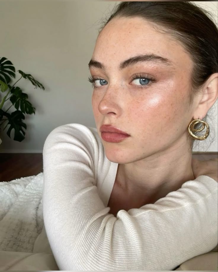 🌸 How to Achieve the Clean Girl Aesthetic: Fresh,   Radiant, and Effortlessly Chic ✨