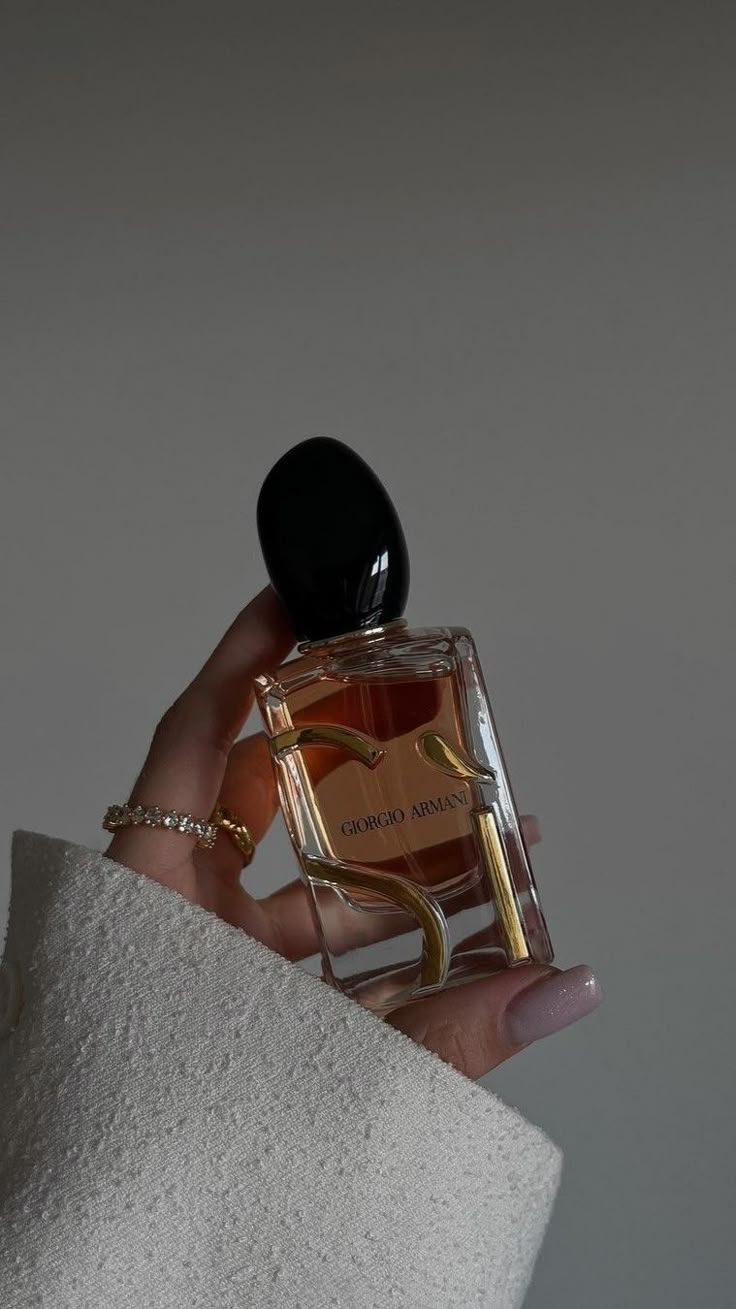🌸 How to Smell Good All Day: 10 Tips to Make Your Scent Last Longer