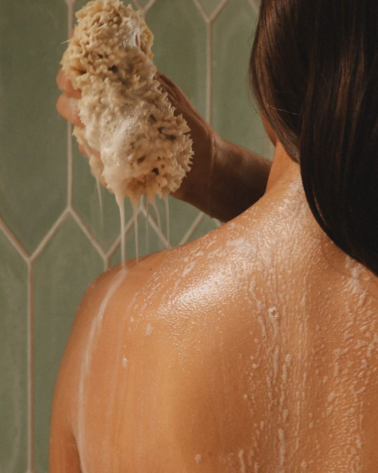 🧼 How to Build a ‘Clean Girl’ Hygiene Routine